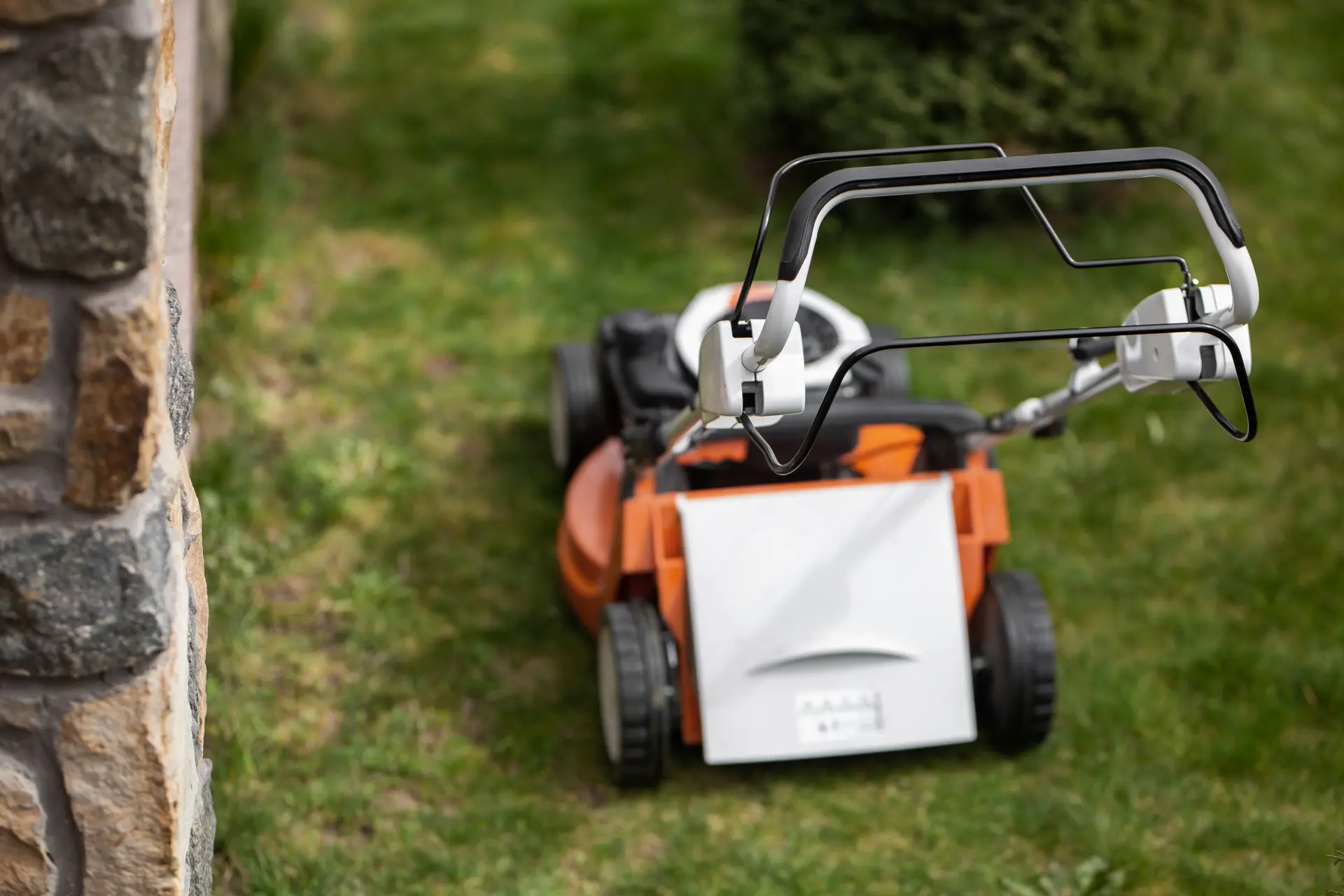 How to Know When Your Lawnmower Needs a Service Image